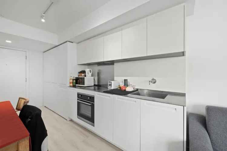 ADDITION Building Stylish Condo - Den, Linear Kitchen, Downtown Location