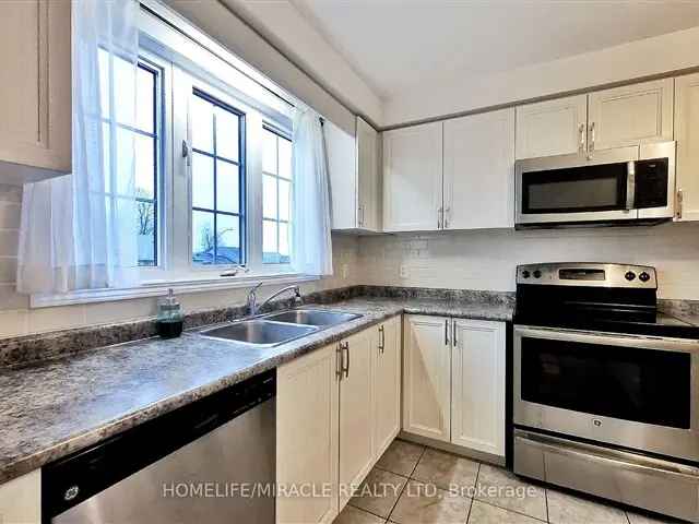 3-Bedroom Townhouse in Huron Park - Modern Kitchen and Ensuite