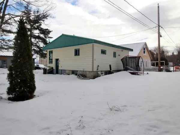 Bungalow for Sale with Lake Access Bas Saint Laurent