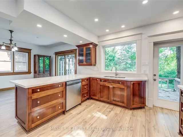 Spacious Family Home Near Yonge Street