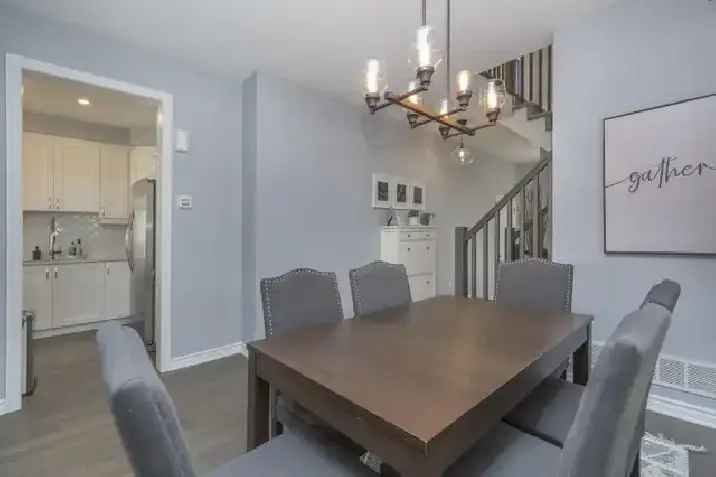 3 Beds 3 Baths Townhouse with Finished Basement in Orleans!