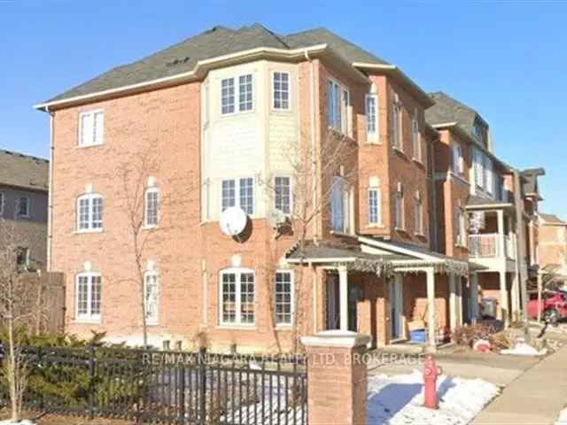 Freehold Townhome 3 Beds 4 Baths 1850 Sq Ft Near Sheridan College