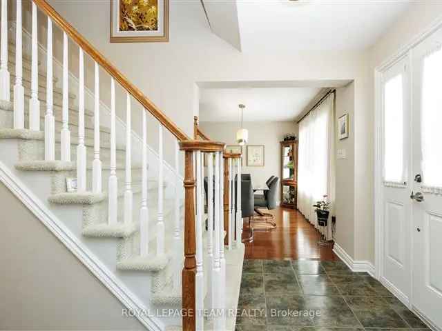 House For Sale in 101, Goldwood Private, Ottawa, Ontario