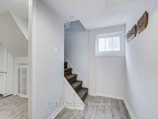 Main Floor Detached Home East York 2 Beds 1 Bath Detached Garage