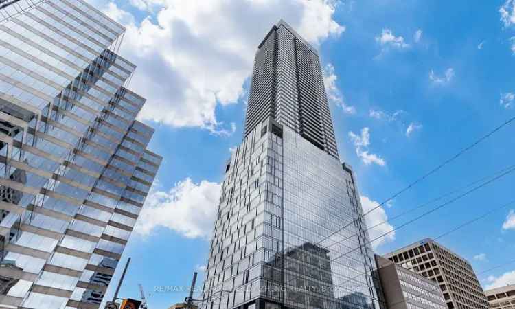 Condo For Sale in 488, University Avenue, Toronto, Ontario