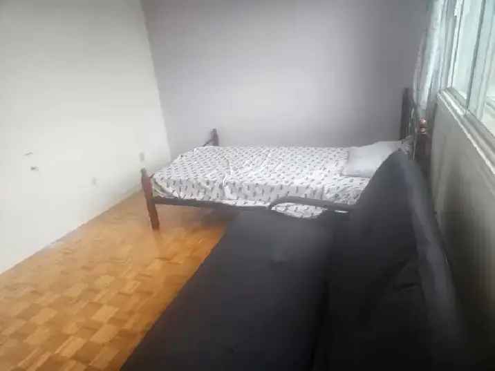 Large 5 1/2 Bedroom for Rent - Ideal for Students