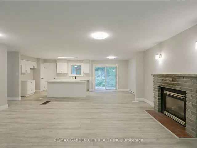 3-Bedroom Bungalow near Berford Lake - Luxury Vinyl, Granite Countertops