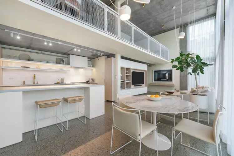 A $2,650,000.00 Apartment/Condo with 2 bedrooms in False Creek, Vancouver West