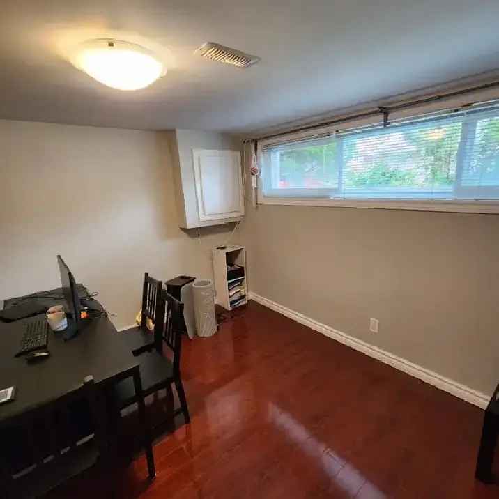 Basement Apartment Yonge/Cummer w/1 Parking North York $1750