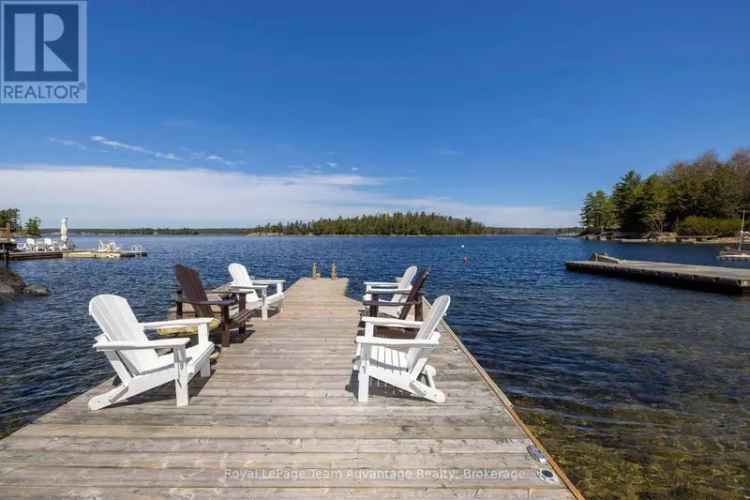 Parry Island Cottage - Turnkey 2-Bedroom with Guesthouse and Beach Access