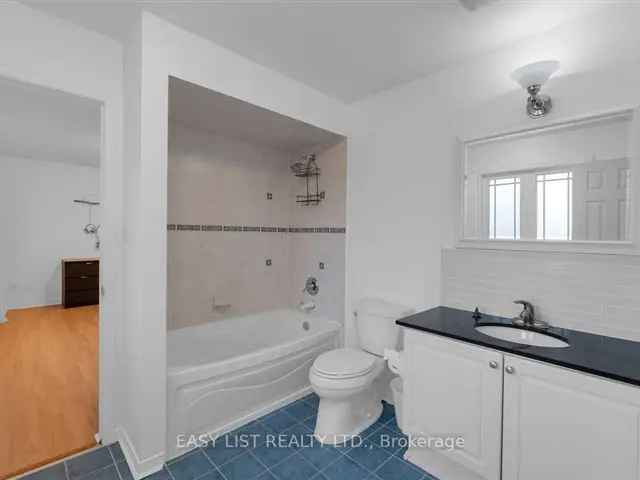 House For Sale in Mississauga, Ontario