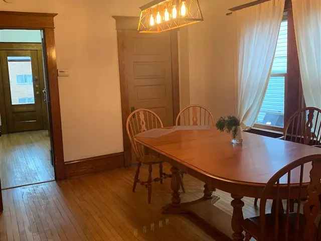 Charming 2-Storey Century Home For Rent Near Niagara Falls