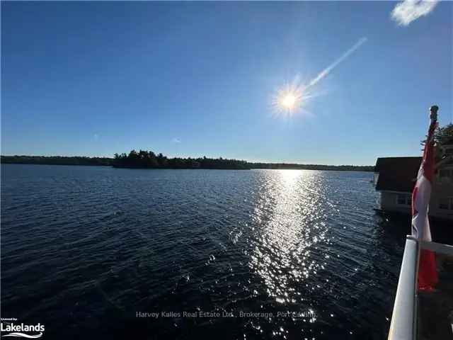 Luxury Lake Muskoka Family Cottage - Private Beach & Boathouse