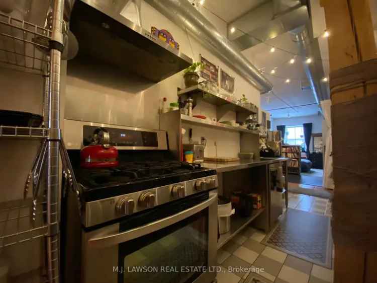 Rent Live Work Loft in St. Lawrence Market Area with Modern Features