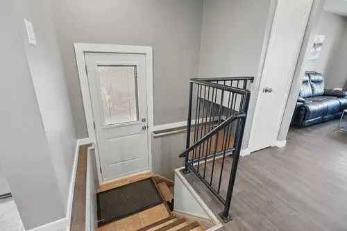 Family Home Gatineau 3 Bed 2 Bath Luxurious Kitchen