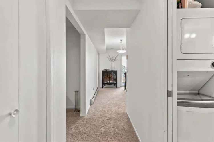 Top Floor 1-Bed Condo in Elliston Park with Stunning Views