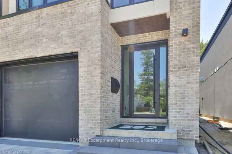 House For Sale in Mississauga, Ontario