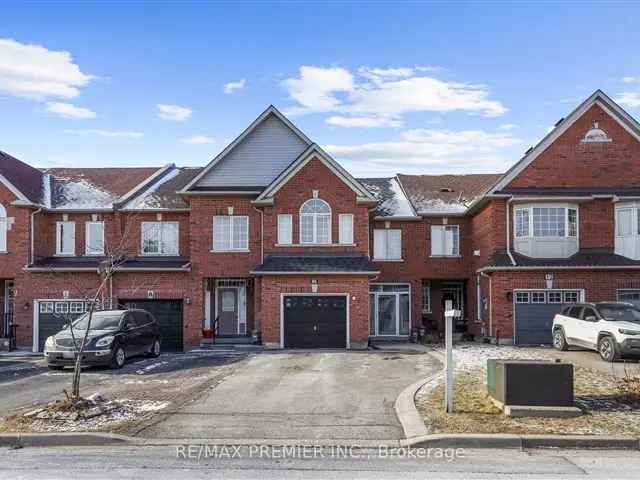 Spacious 3+1 Bedroom Townhouse - Modern Elegance and Comfort