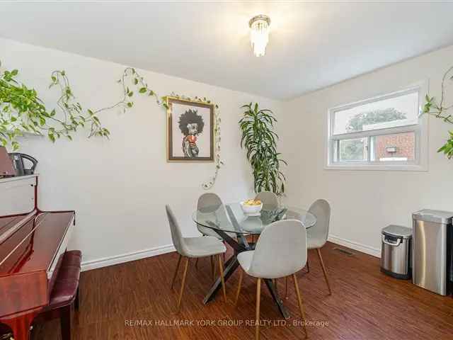 Leslieville Semi-Detached Home 4 Beds 3 Baths Updated Kitchen