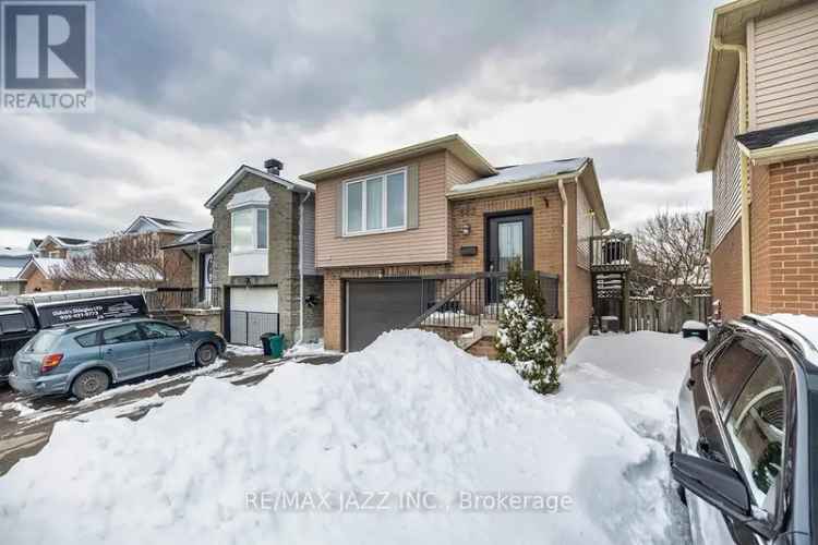 Pinecrest Raised Bungalow - Updated Kitchen, Finished Basement, Fenced Yard