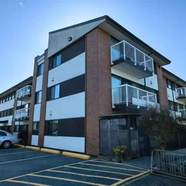 3 Bedroom Apartment in South Arm Bistol Court Leasehold