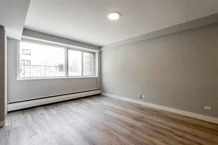 Renovated Apartments near Monkland Village