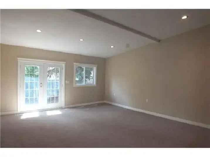 3BR Main Floor House ALL UTILITIES Included