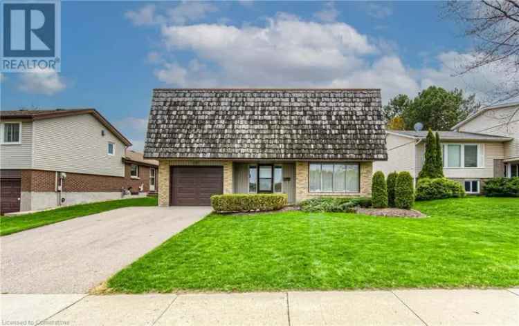 Spacious 3-Bedroom Backsplit in Sought-After Neighbourhood