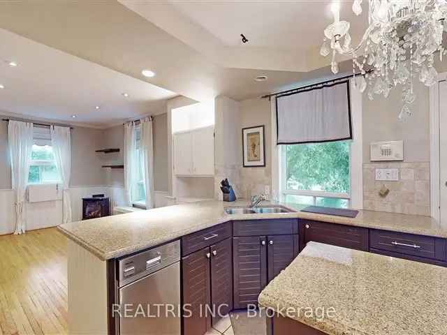 Upscale 3-Bedroom Home Near Highway 400 and Kempenfelt Bay