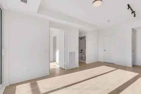 2 rooms apartment of 3520 m² in Toronto