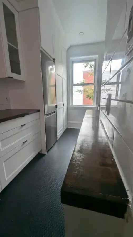 Beautiful one bedroom apartment- Little Italy