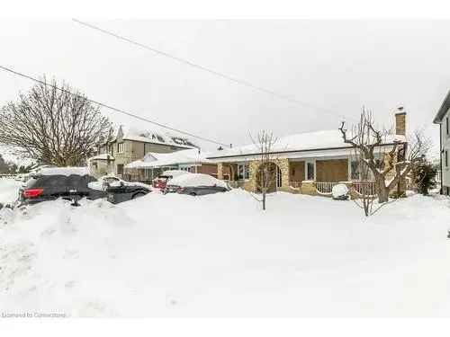 Completely Renovated Downsview Bungalow 3 6 Beds 2 Baths