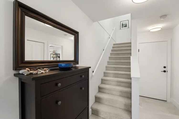 A $965,000.00 Townhouse with 4 bedrooms in Tsawwassen North, Tsawwassen