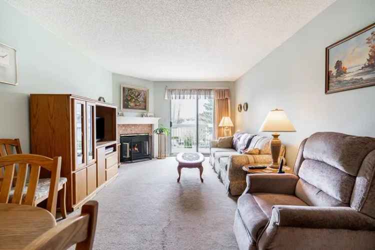 A $449,999.00 Apartment/Condo with 2 bedrooms in East Central, Maple Ridge