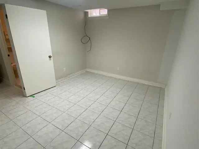 4 Bedroom Basement Unit Roxana Ave Child-Friendly