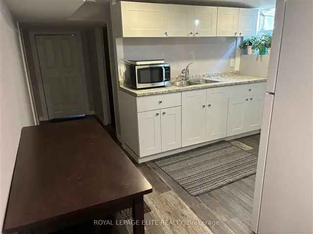 Renovated 2-Bedroom Bungalow Huge Backyard Queensway Landing