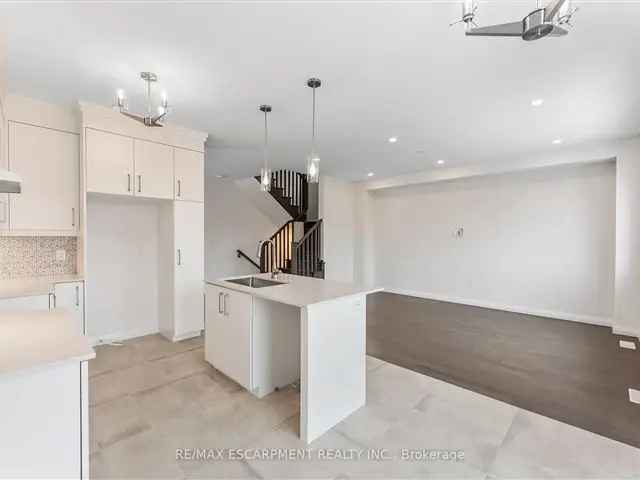 Stunning New 4-Bedroom Home West Hamilton Mountain