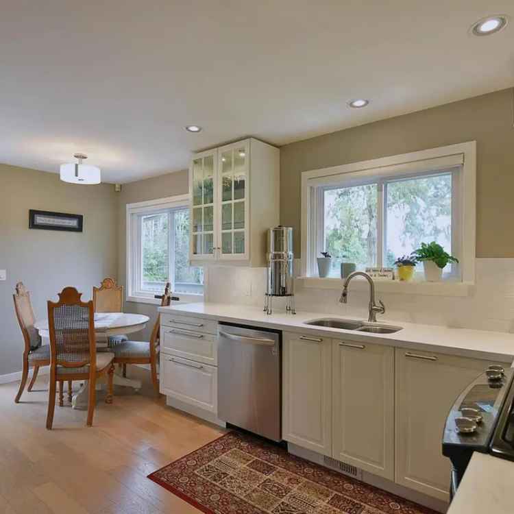 West Sechelt 4-Bedroom Home with Guest Cottage