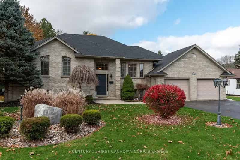 All Brick Raised Ranch in Komoka 3 2 Beds 3 Baths