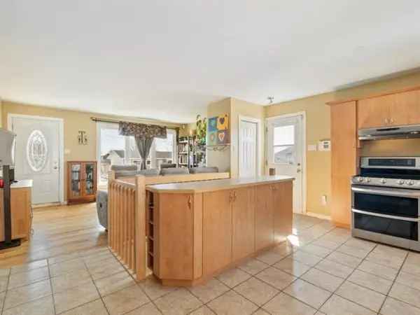 3 Bedroom Bungalow Near Schools Quebec North Shore