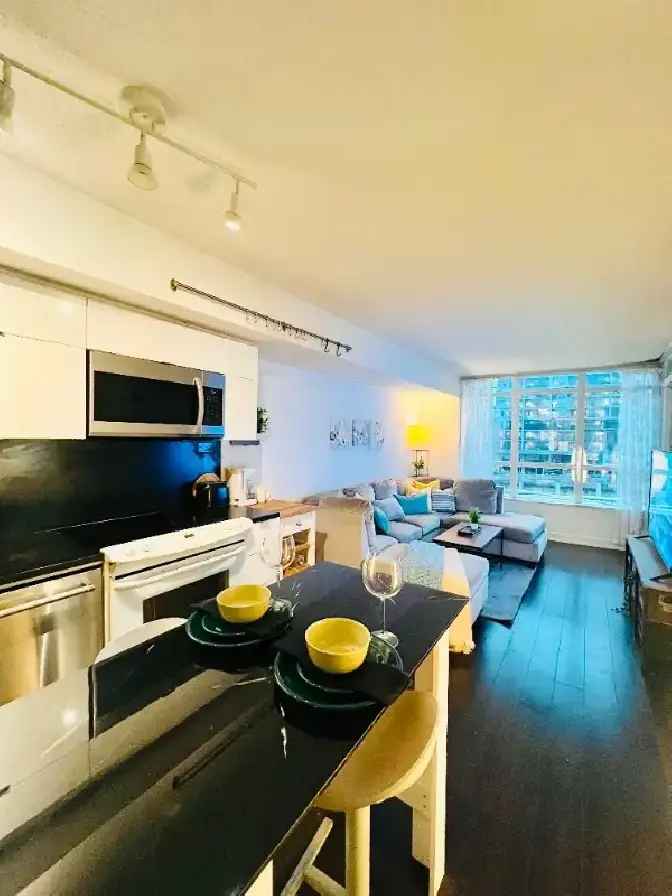 Luxury Condo 2 Bed RM Condo at the Lakeshore and WaterFront