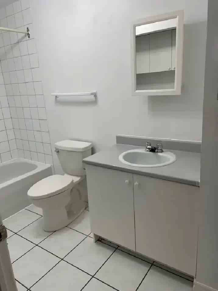 Large 3-Bedroom Apartment Near Jolicoeur Metro