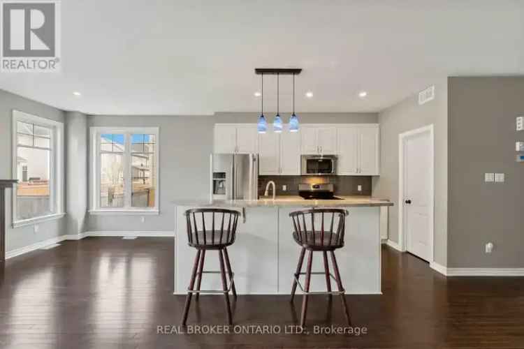 4 Bedroom Townhome in Ottawa - Spacious and Convenient