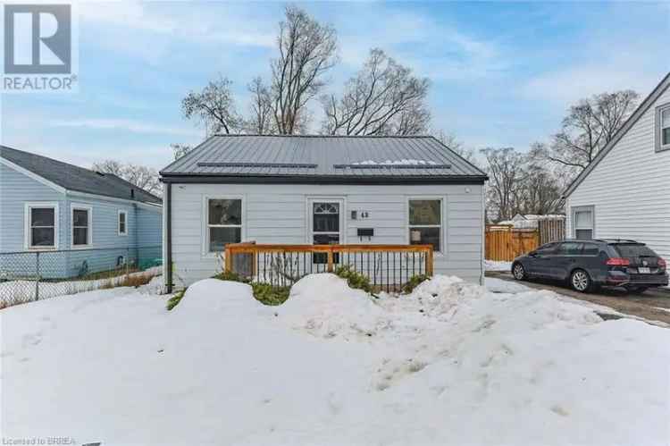 Buy Bungalow in Family-Friendly Neighbourhood with Spacious Yard