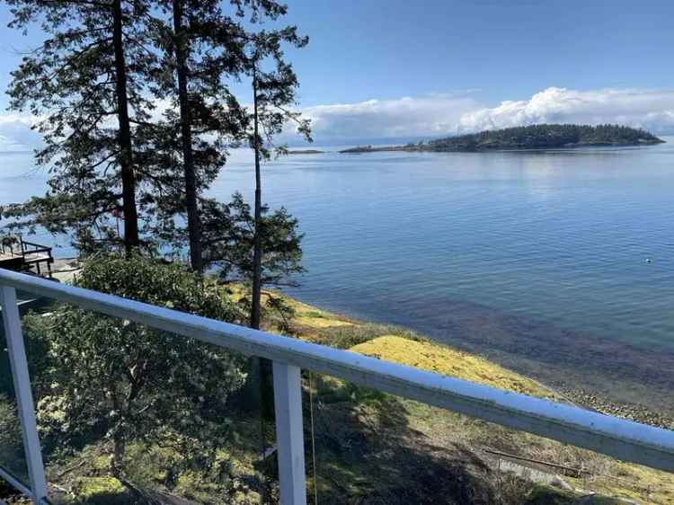 Halfmoon Bay Waterfront Bungalow - Renovated 2 Bed 2 Bath