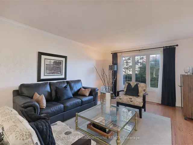 House For Sale in Mississauga, Ontario