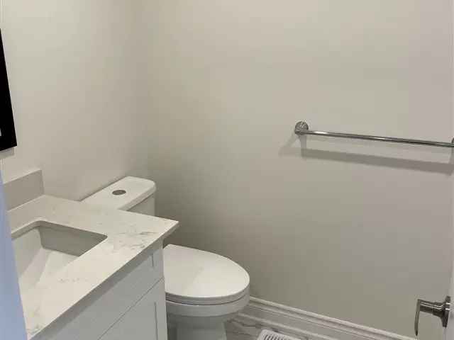 House For Rent in Barrie, Ontario