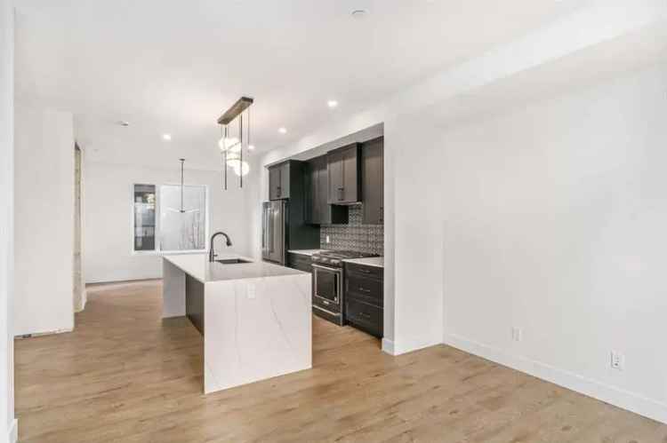Modern 3-Bedroom Townhouse in Marda Loop