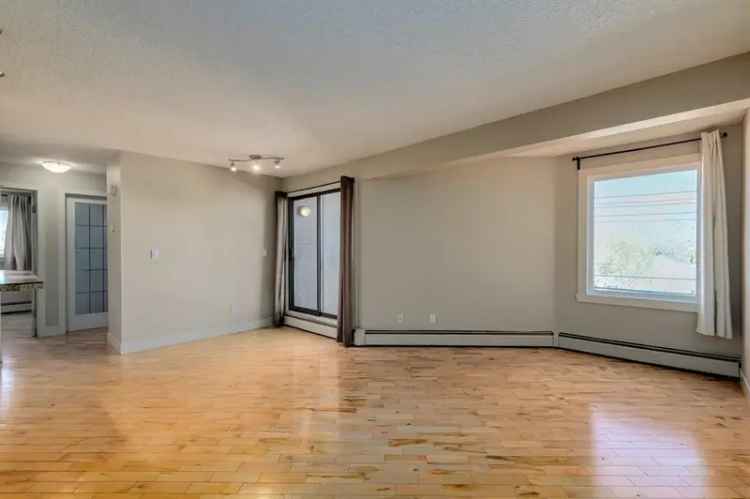 Renfrew Condo: 2 Bed 1 Bath Private Entrance Underground Parking