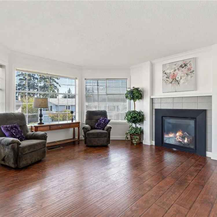 6 Bed 3 Bath House with 2 Separate Living Spaces Near Brennan Lake